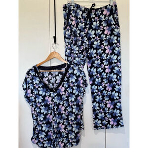 Women's Unbranded Costco short sleeve Pajama Set, Size L, blue Floral v-neck